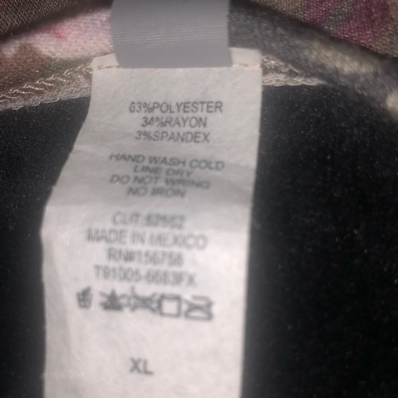 HoneyMe Curvy NWOT Pattern mix XL long-sleeve top - Picture 6 of 6